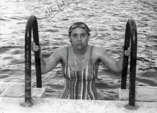 اول سباحة مصرية تعبر المانش